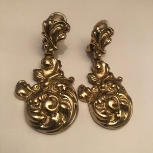 Oscar de la Renta gold earrings